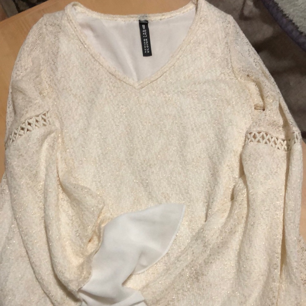 Design lab bell sleeve top size small